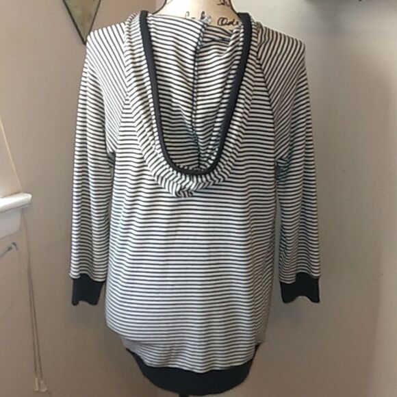 SPLENDID BLACK & WHITE STRIPED HOODED THERMAL TOP LARGE - Picture 4 of 5